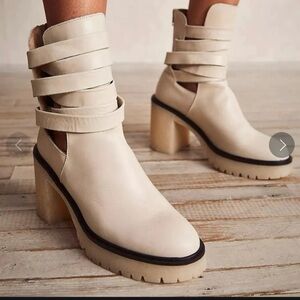 Free People Cream Leather Jesse Cutout
Heeled Ankle Boots Size 38